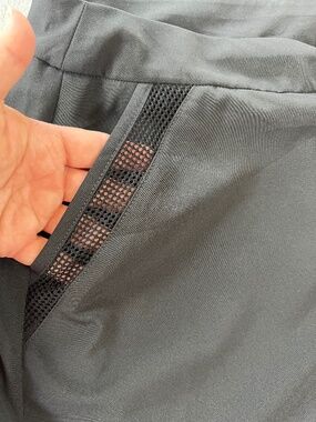 DB Sunday Black Skort sz M Side Mesh Pockets Pull-On Classic Essential Everyday